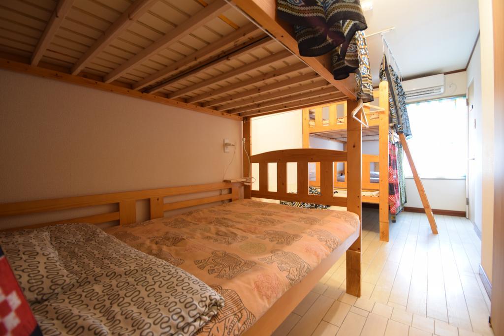Santana Guest House Осака Екстериор снимка