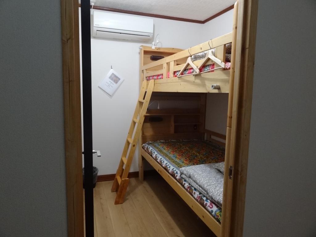 Santana Guest House Осака Екстериор снимка